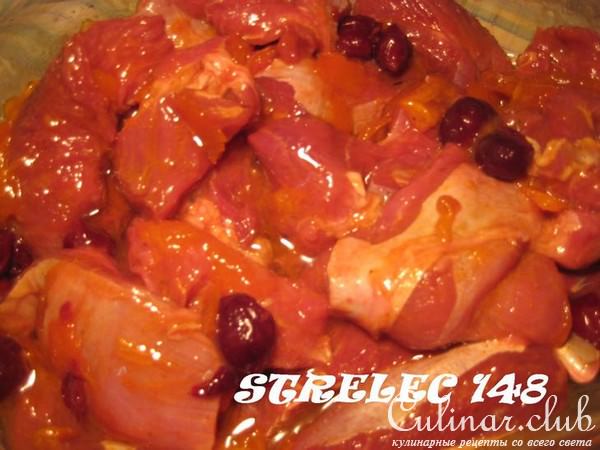 Индейка карри с хурмой и вишней.