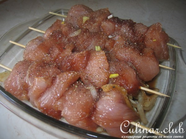Шашлычок из индейки с апельсиновым соусом и сырным дипом