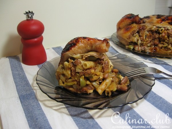 Курица, фаршированная фасолью с макаронами