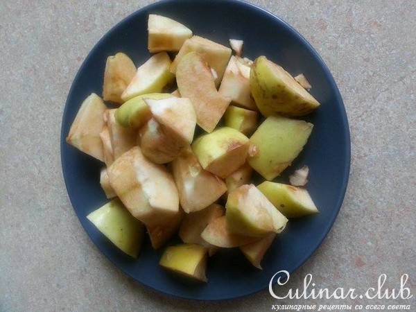 Курица, фаршированная яблоками