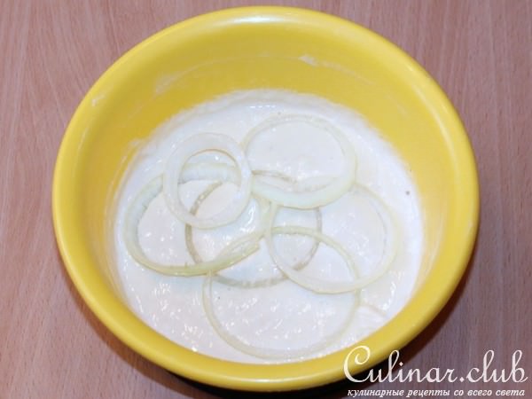Маринованный лук в кляре с курочкой