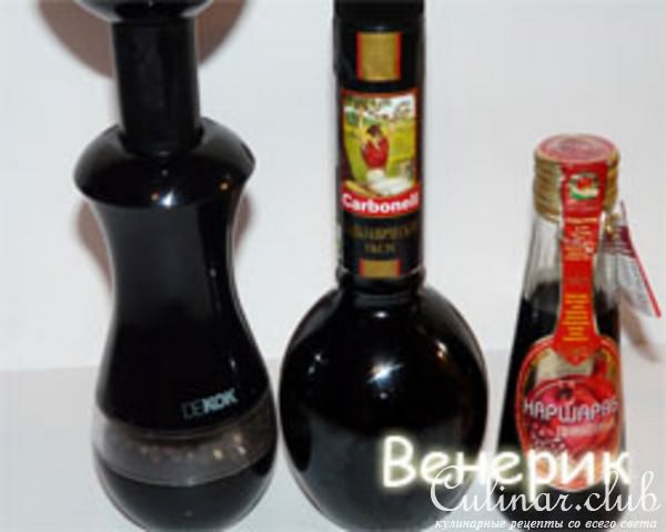 Запечённая картошка и маринованные куриные крылья