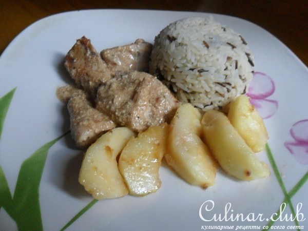 Куриное филе в лимонном соусе с яблоками