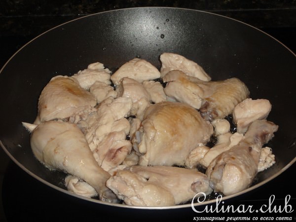 Курица с грибами сметанном соусе