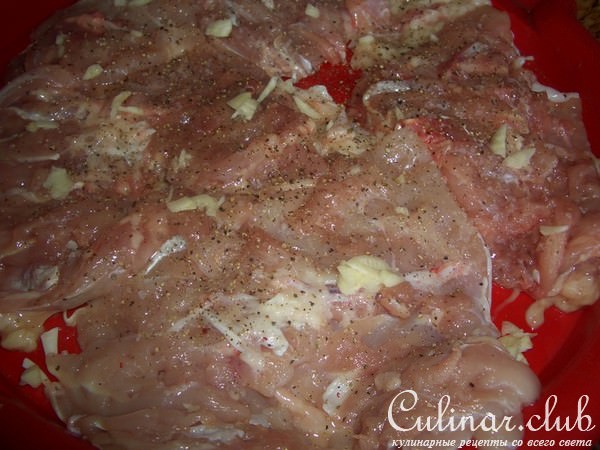 Рулеты из окорочков с курагой