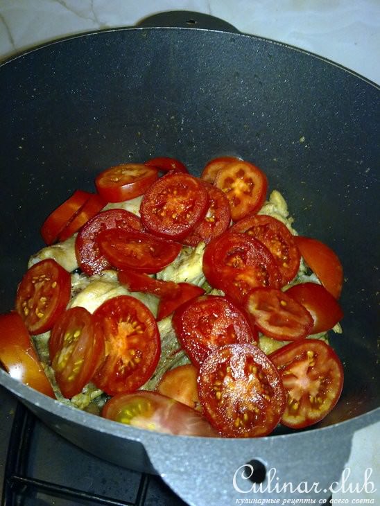 Курочка с помидорами и яблоками