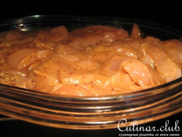 Куриные грудки с соусом из киви.