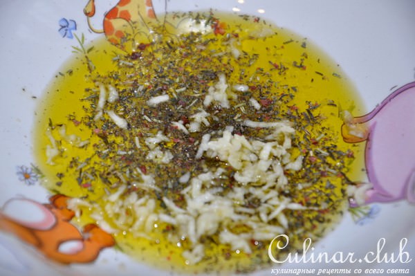 Индейка в сырно-ореховой панировке + брюссельская капуста с чесноком