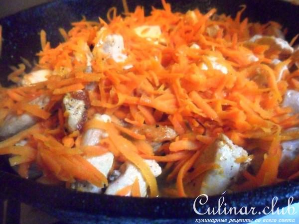 Курица с морковью в сметане