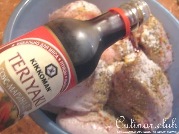 Курица на решётке, маринованная с соусом Киккоман