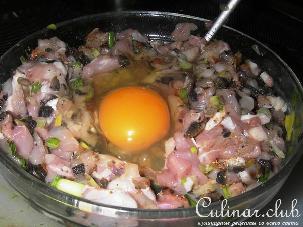 Куриные окорочка фаршированные зеленым луком и беконом