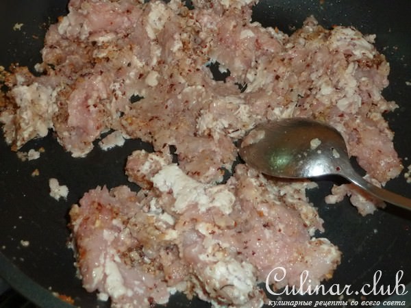 Перец фаршированный сложносочиненной начинкой с ореховым вкусом