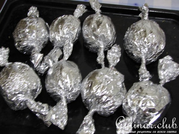 Куриные грудки с айвой и винным соусом