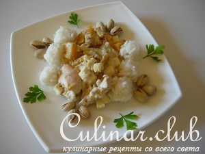 Курица с фруктами сыром и легким ароматом вина