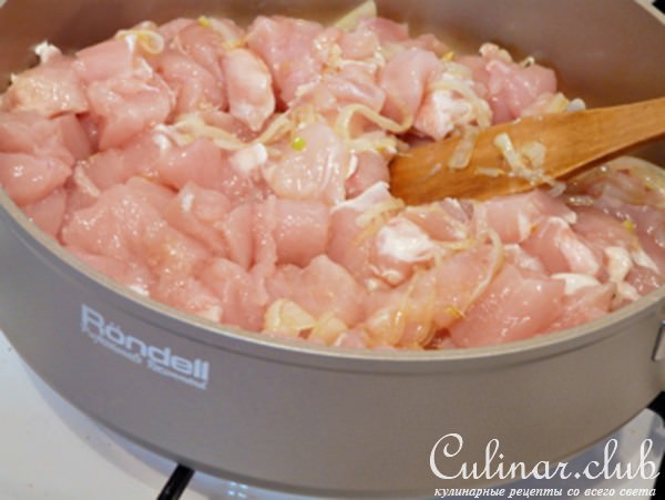 Венгерский паприкаш из куриного мяса.