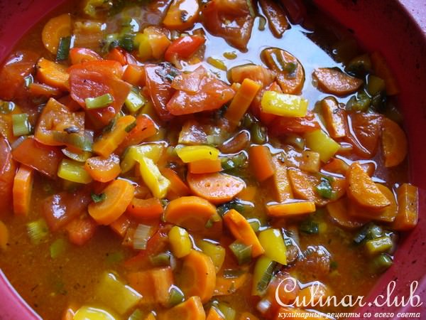 Курочка фаршированная болгарским перцем и зелёным луком