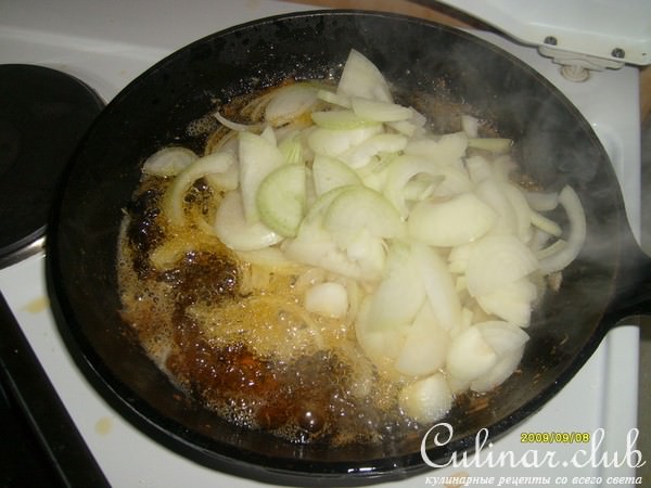 Курица запеченная под овощами.