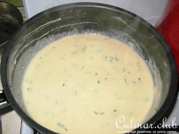 Куриные фрикадельки с сыром под сливочным соусом