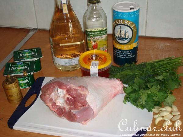 Запечённая голень индейки с соусом ткемали