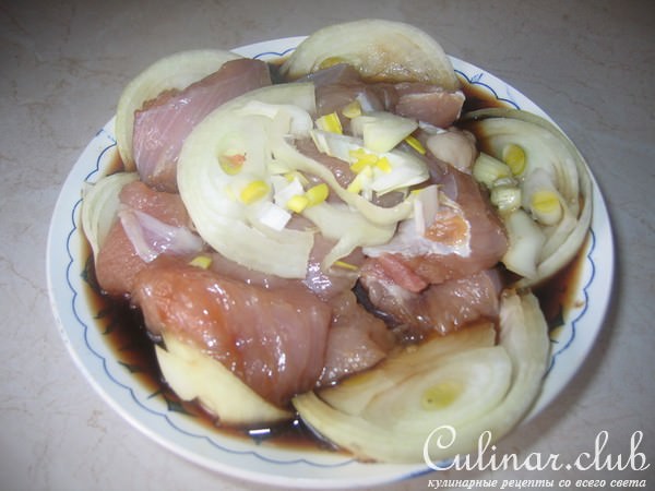 Шашлычок из индейки с апельсиновым соусом и сырным дипом