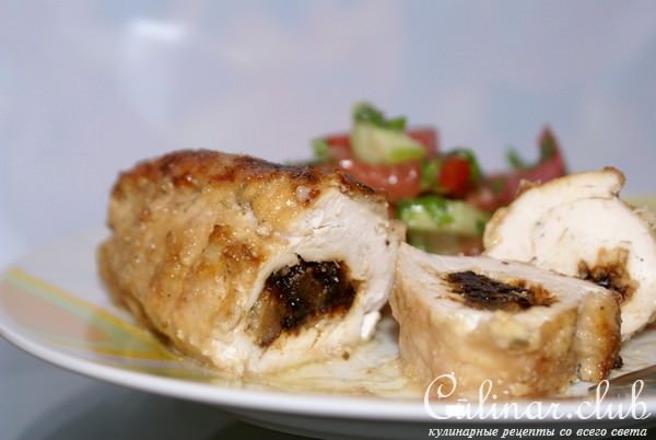 Рулетики из курицы с черносливом и сыром
