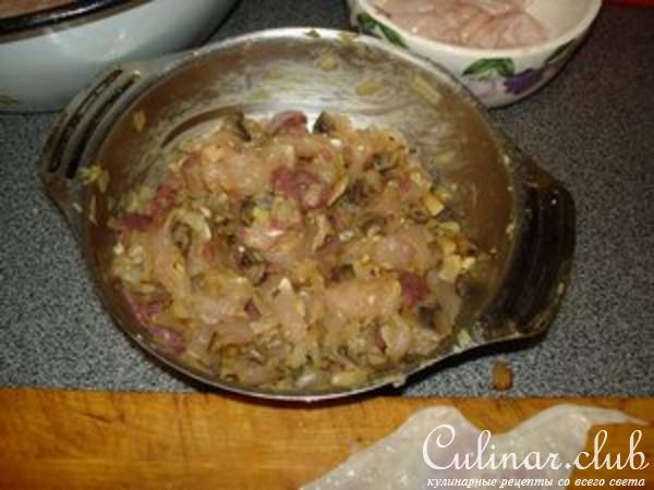 Куриные колбаски, котлетки и куриный бульон в дополнение 