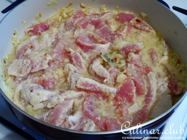 Грудка идейки с соусом карри.