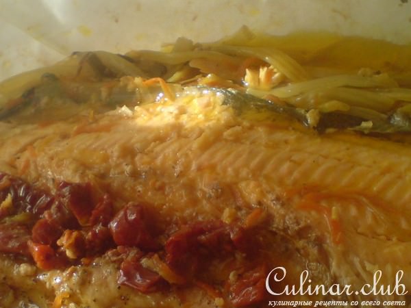 Морская форель ,запечённая с овощами 