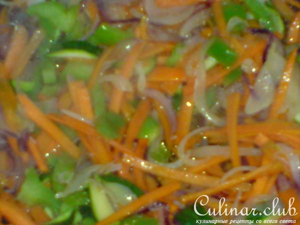 Рулеты из рыбы и цуккини с овощами