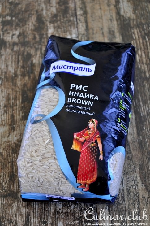 Барабулька в беконе с жареным рисом и овощами