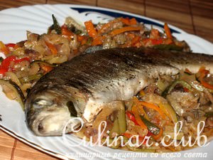      (Trotelle al forno e ortaggi in caprione)