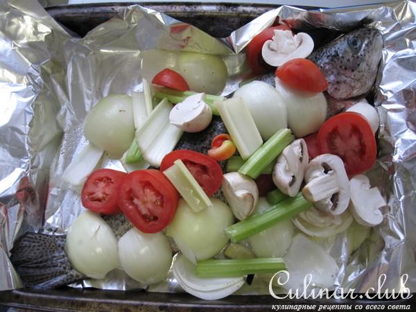Форель под овощами