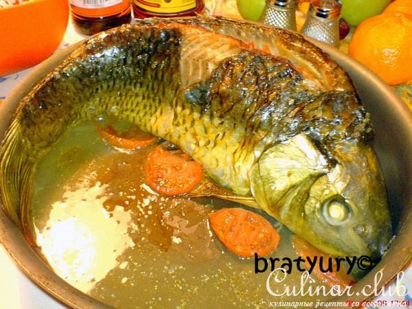 Карп запечённый, простой рецепт для небольшой семьи