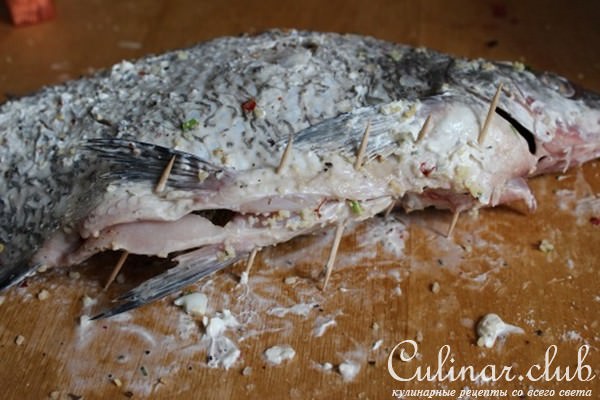 Лещ фаршированный кускусом