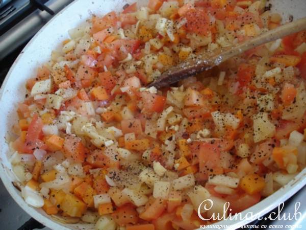 Карп праздничный, фаршированный овощами и черносливом