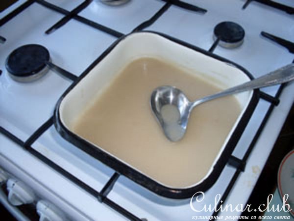 Морской окунь с баклажанами и коричным соусом