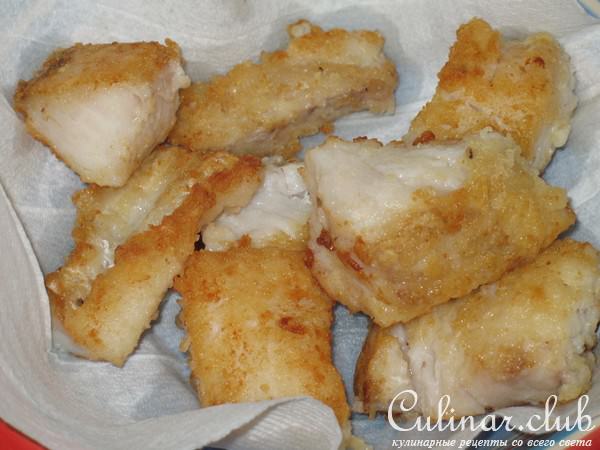 Запеканка с рыбой и грибами под сеточкой из картофельного теста.