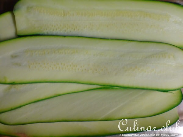 Рулеты из рыбы и цуккини с овощами