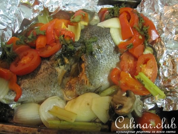 Форель под овощами