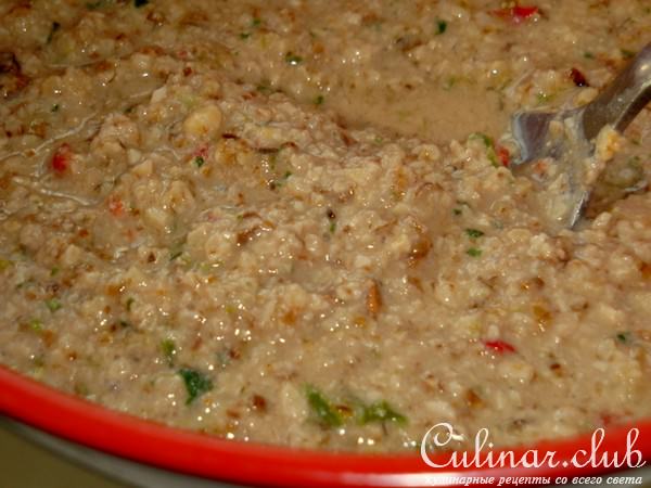 Жареная форель с ореховым соусом. Пикантно