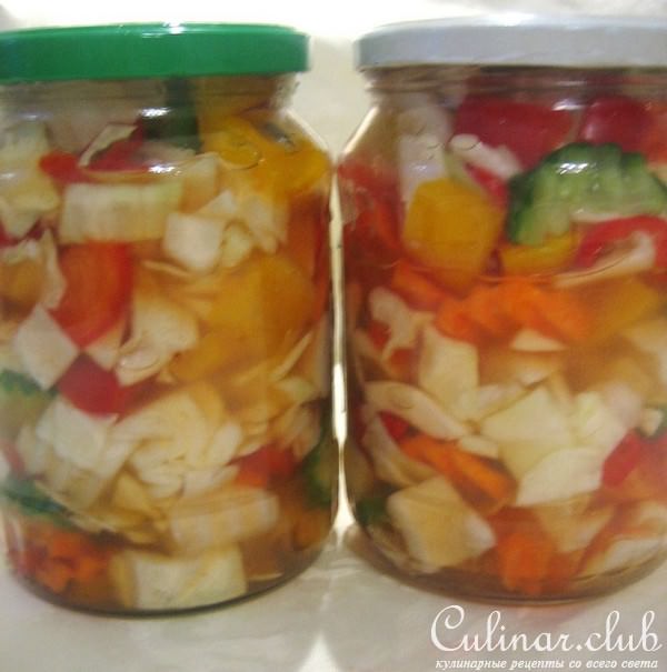 Рыбка с рисом из духовки с маринованными овощами по-быстрому