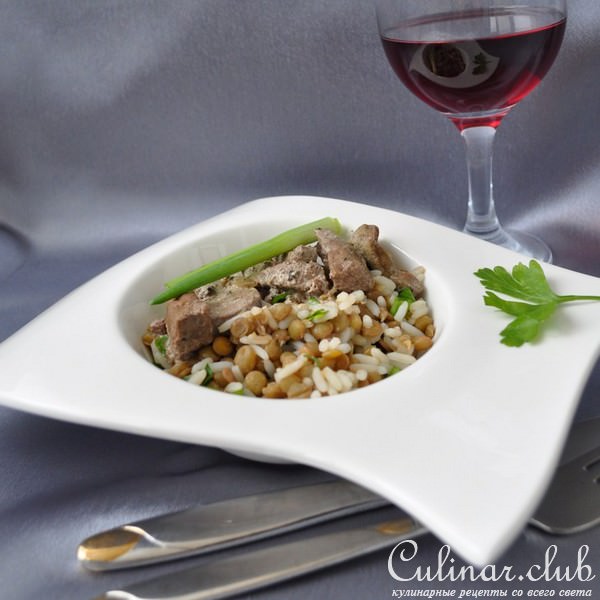 "Beef liver with the mixed garnish". Печень говяжья со смешанным гарниром.