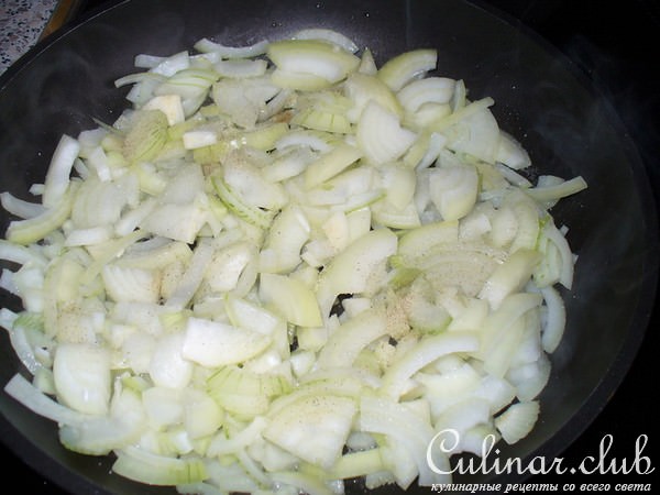 Печень индюшки и курицы в луково-винном соусе