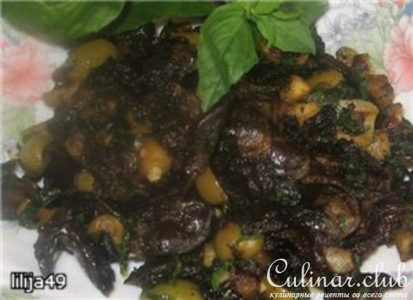 Куриные сердечки в баклажанах