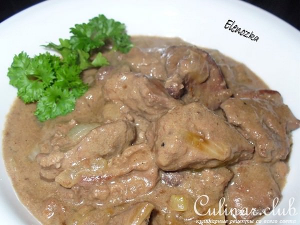 Печень индюшки и курицы в луково-винном соусе