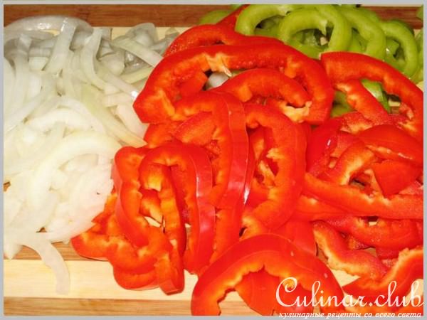 Куриная печень, жаренная с луком и сладким перцем