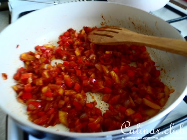 Рис с куриными сердечками и овощами.