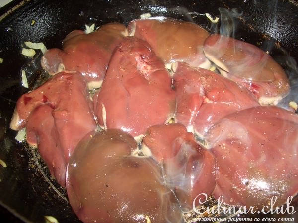 Печень индейки тушеная с яблоками