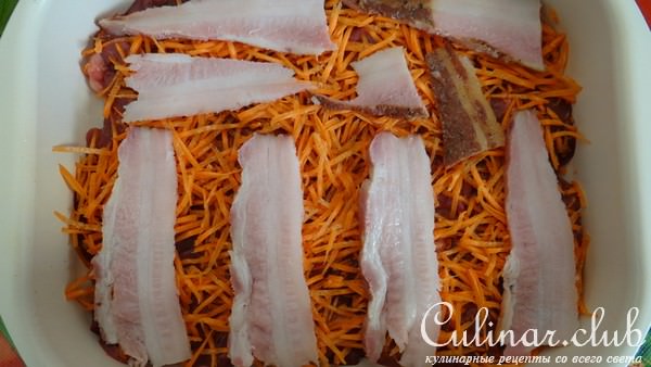 Куриная печень, запеченная с картофелем и беконом