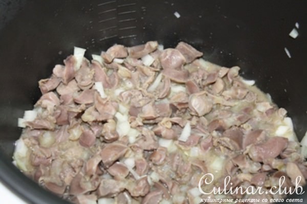 Куриные желудки в сметане